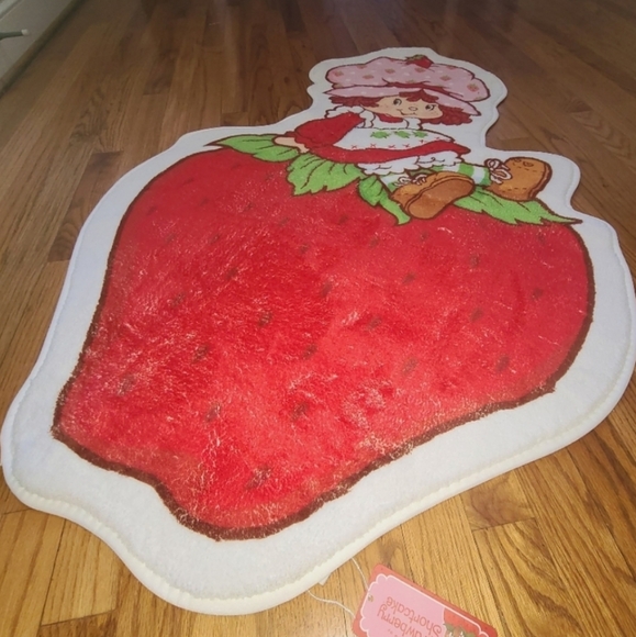 Strawberry Shortcake Rug 🍓 - Picture 1 of 4
